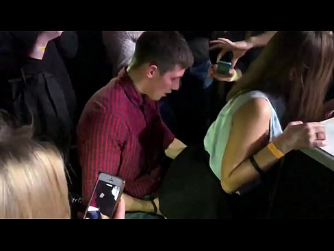 ❤️ Rigtig sex i en russisk natklub. 18-årig russisk pige i anus og vagina kneppet i en natklub ❤ Fucking video at da.fullpornercom.ru